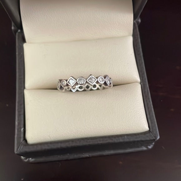Pandora Alluring Princess Ring Size 6 - Picture 1 of 2